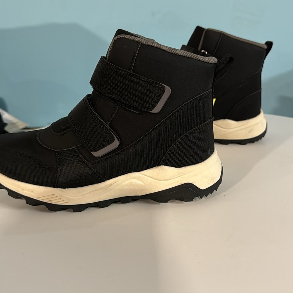 New - Boys' Arrow Hiker Winter Boots - All in Motion Jet Black 3 - Picture 4 of 7